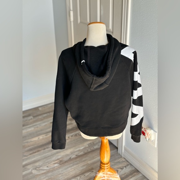 Zyia Active Cropped Hoodie - Picture 6 of 6